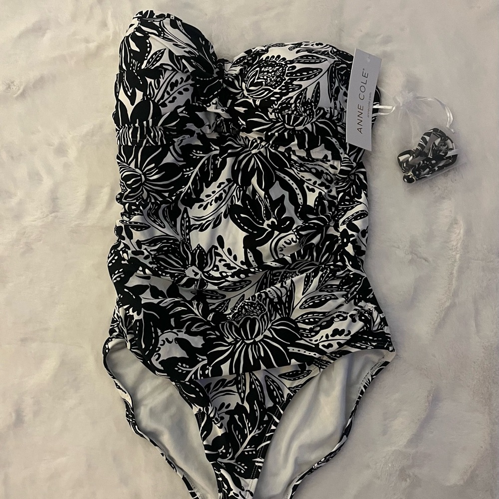 Anne Cole Black and White Women’s One-Piece Swimsuit